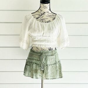 Altar'd State Women's Lot of 2 Pieces Crop Puff Sleeve Blouse & Flowy Shorts S/M